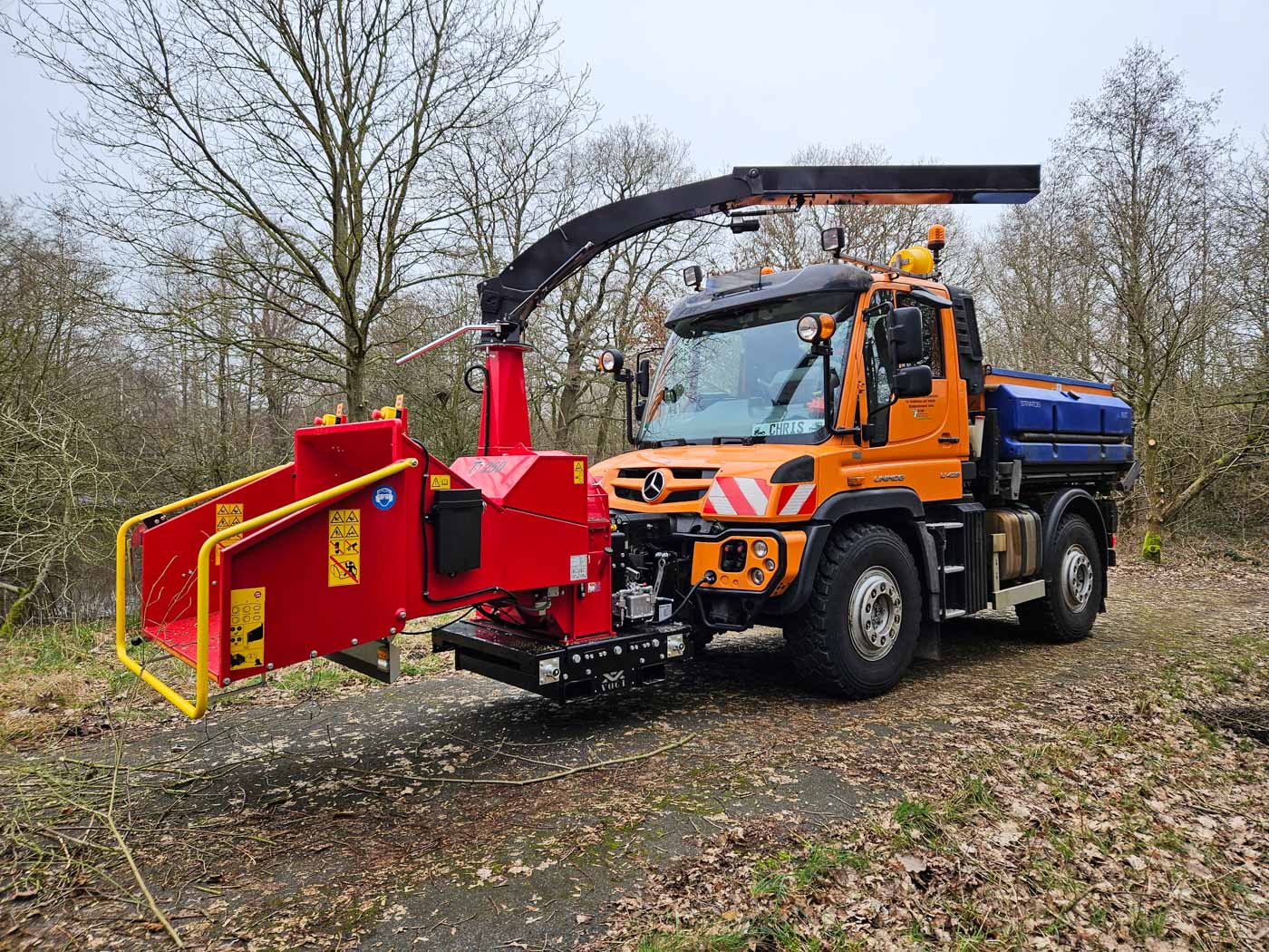 Raupen Häcksler Hacker Unimog Schliesing hotsell Anhänger MIETEN