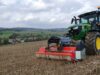 Traktor mit Dragone Mulcher auf Maisstoppeln