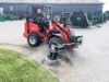 Greentec BR am Lader beim Reinigen von Wegerand