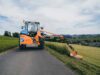 Tifermec Serie GEO beim mulchen am Straßenrand von hinten