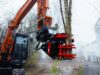 Fäälgreifer TREE HUGGER sammelt abgeschnittene Bäume