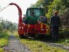 TP 230 PTO beim holzhäckseln am Wegerand